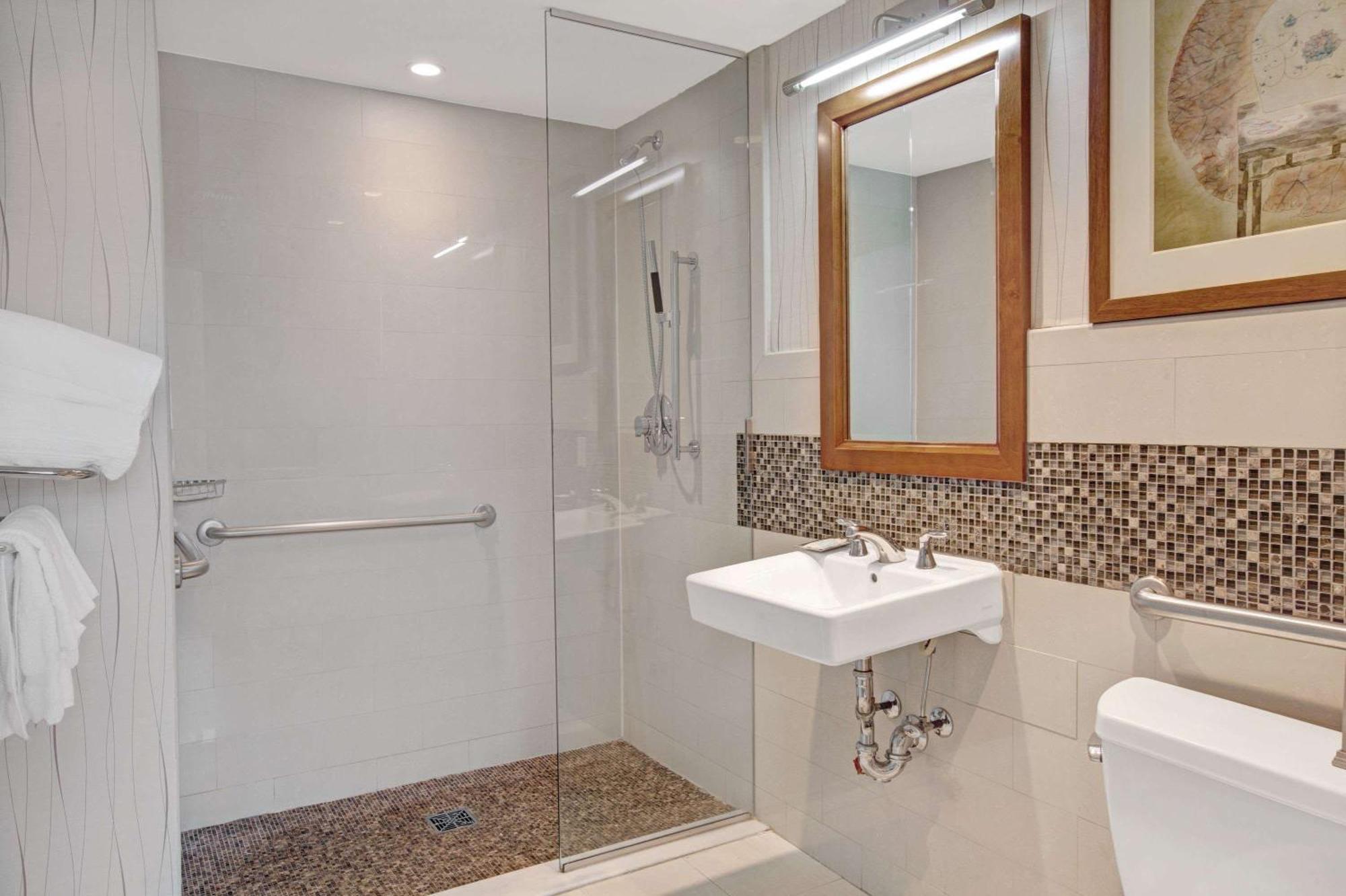 Queen Room Mobility Access