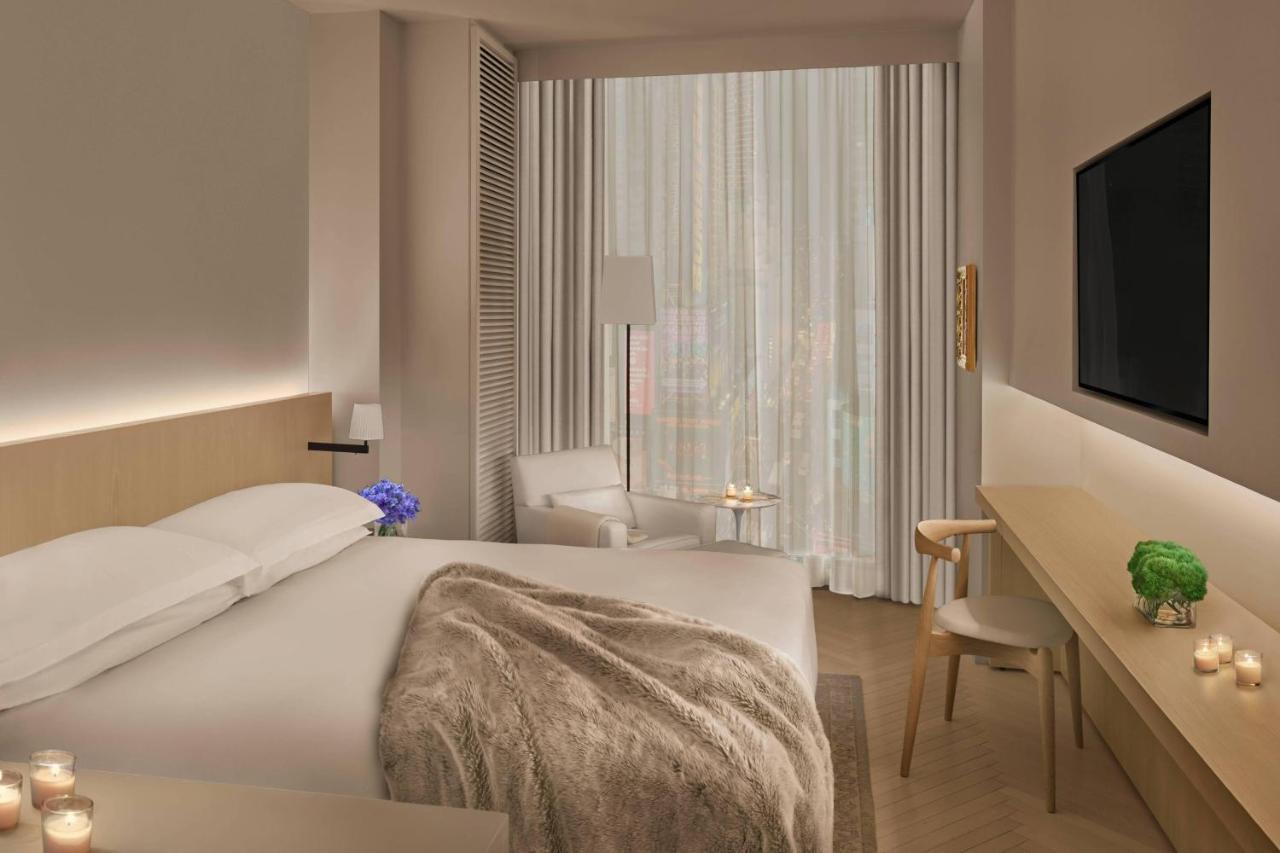 King Room Times Square View Roll Shower Mobility Accessible,1612994291:JPEG