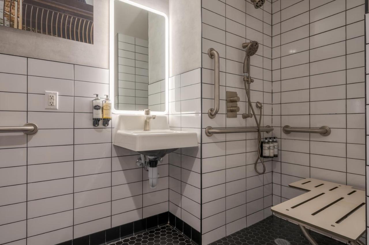 Quarto Conforto com Vista da Rua - Acessível a Pessoas com Mobilidade Condicionada