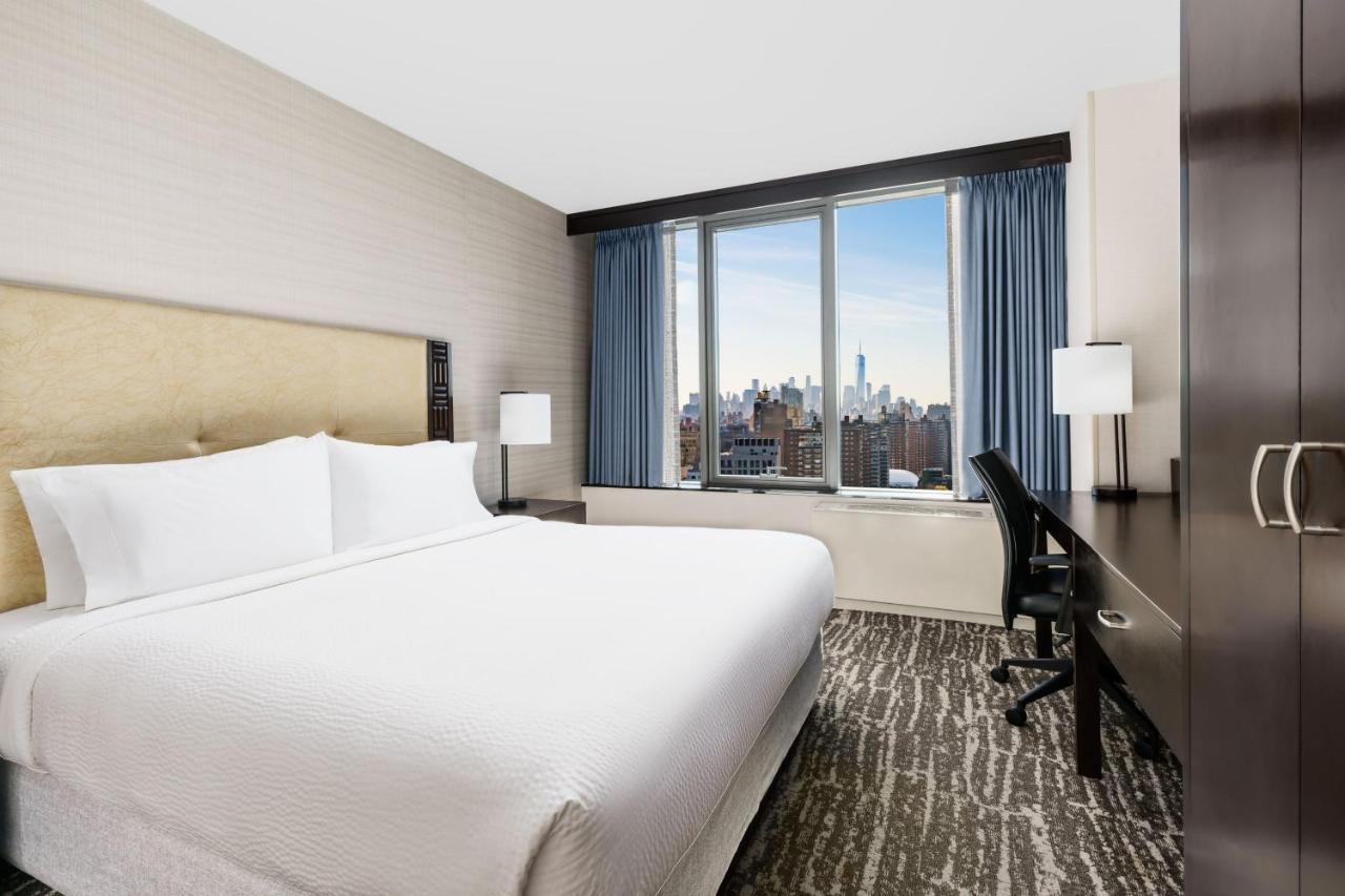 King Room City View Roll Shower Transfer Shower Mobility Access or Hearing Accessible