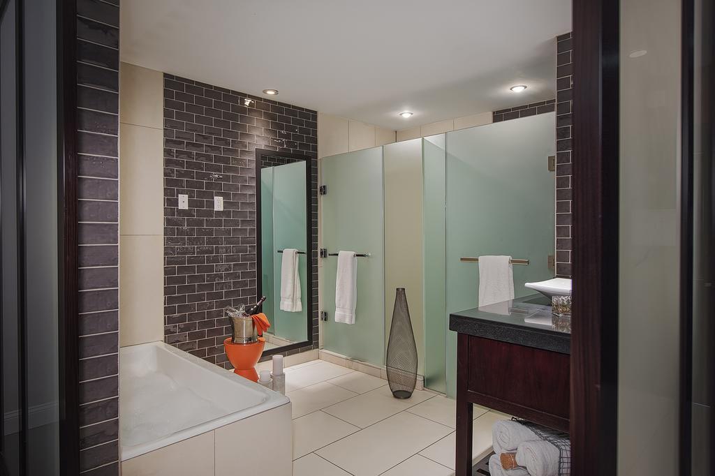 King Studio Suite Mobility Access