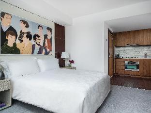 Deluxe con cama extragrande, cocina y vistas a la ciudad