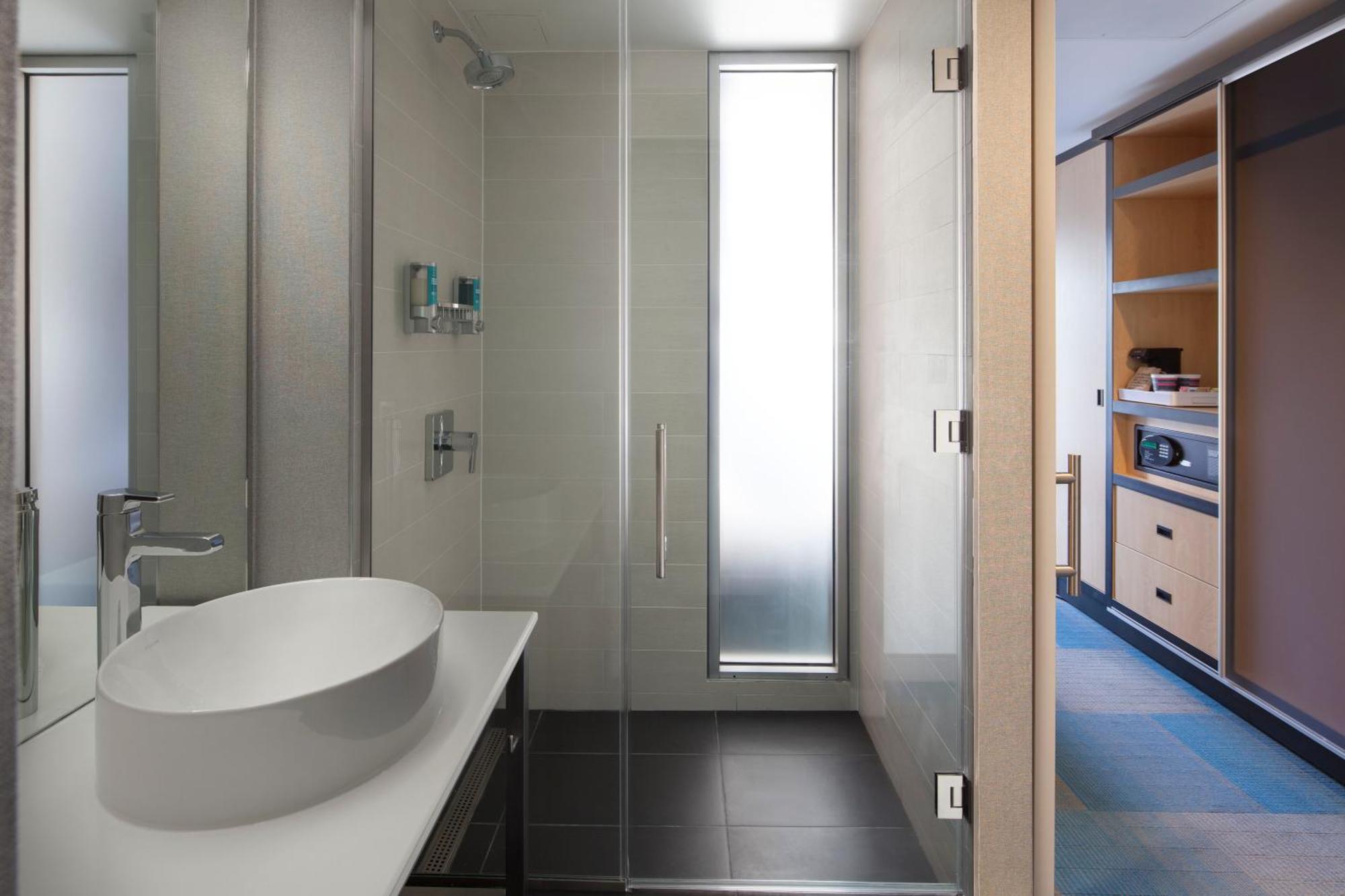 Quarto Aloft com 1 Cama King-size e Vista Manhattan e Cidade