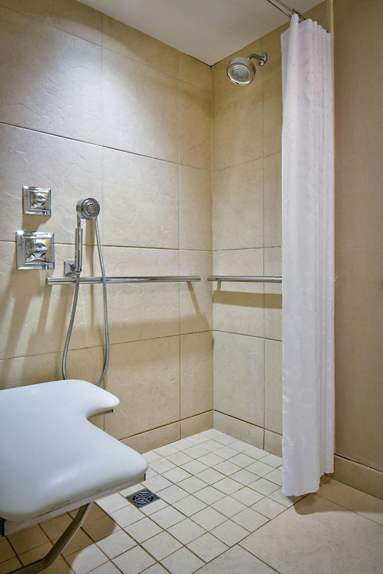 Superior King Room Adapted Tub Mobility Hearing Accessible or High Floor,1633677210:JPEG