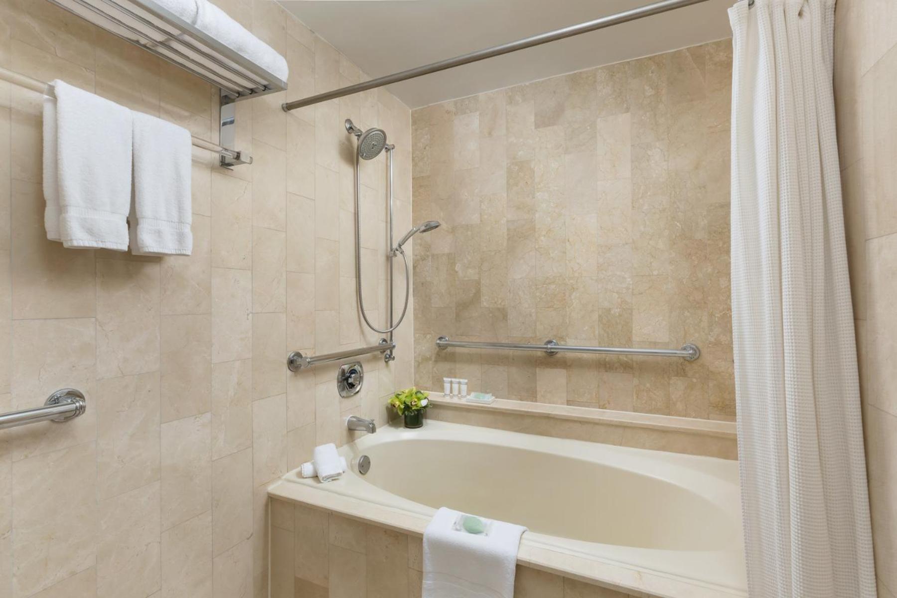 Accessible Room Two King Beds Roll Shower